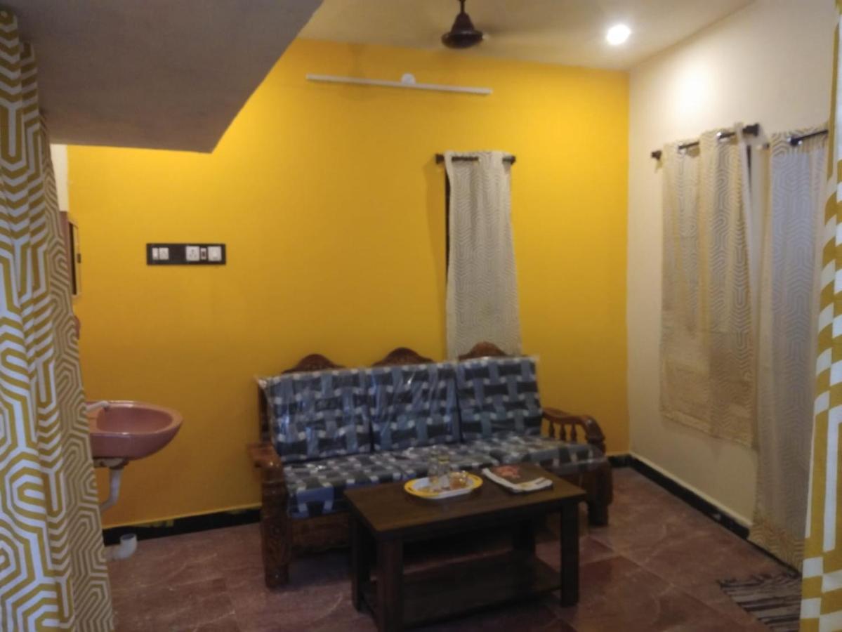 Nks Homestay 蓬蒂切里 外观 照片