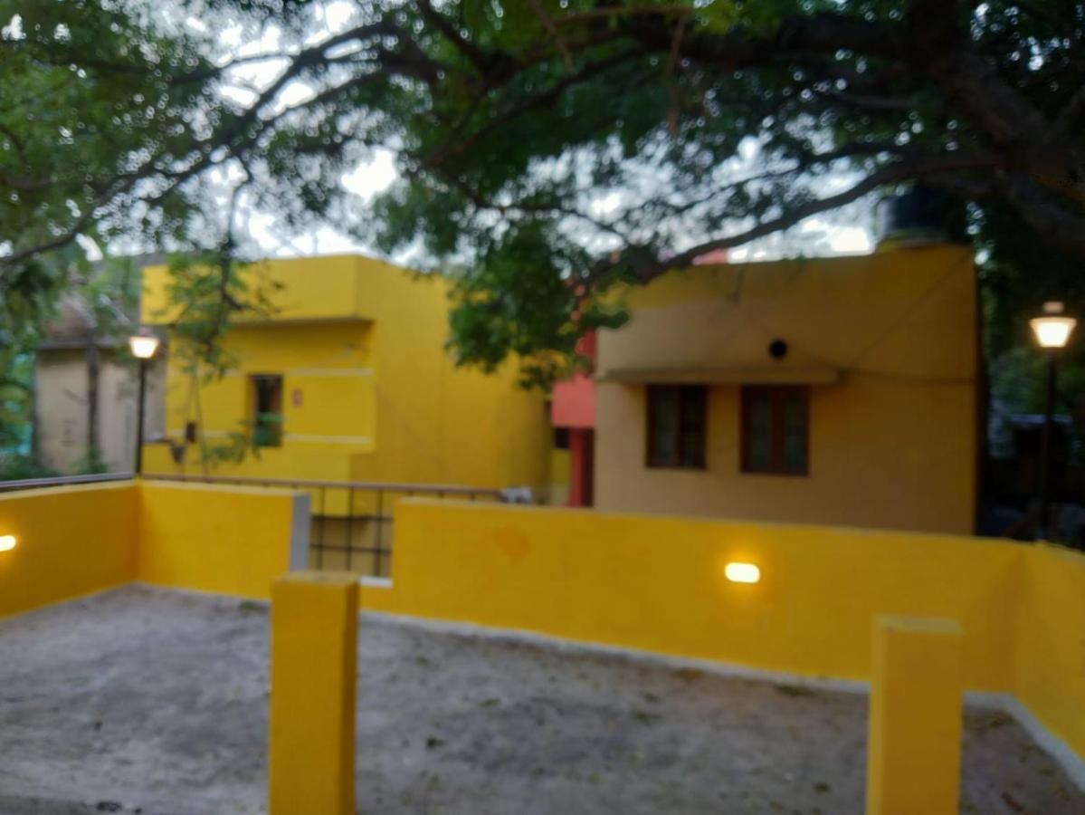 Nks Homestay 蓬蒂切里 外观 照片