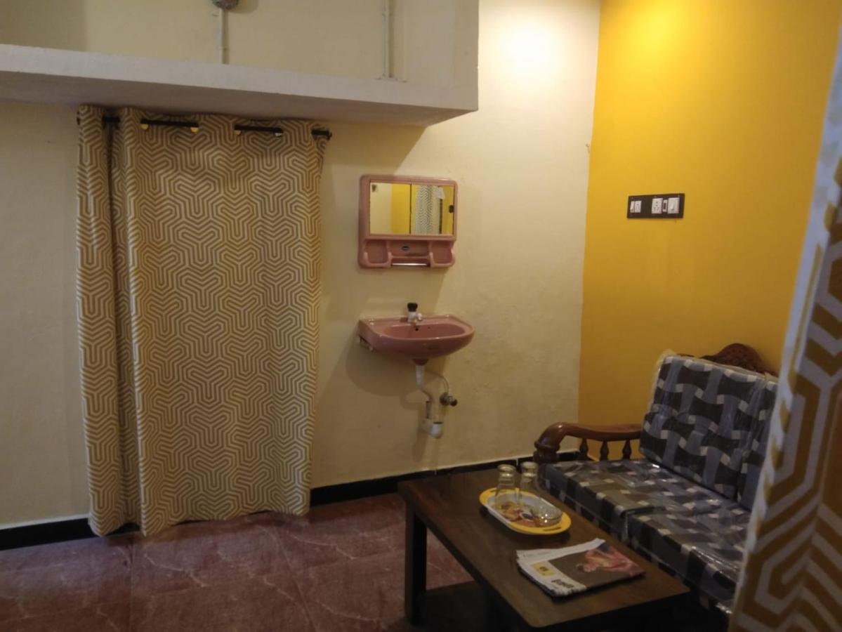 Nks Homestay 蓬蒂切里 外观 照片