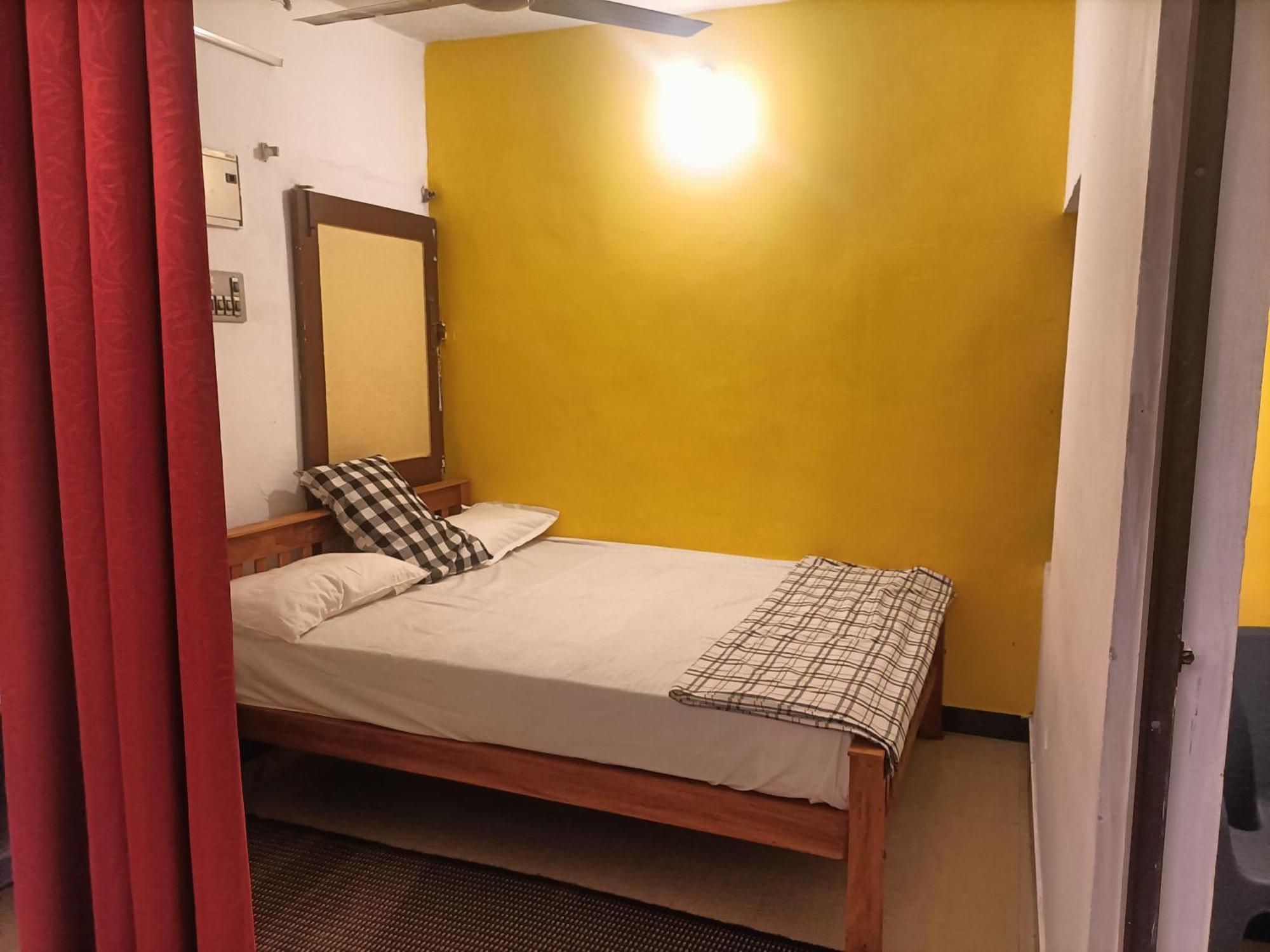 Nks Homestay 蓬蒂切里 外观 照片