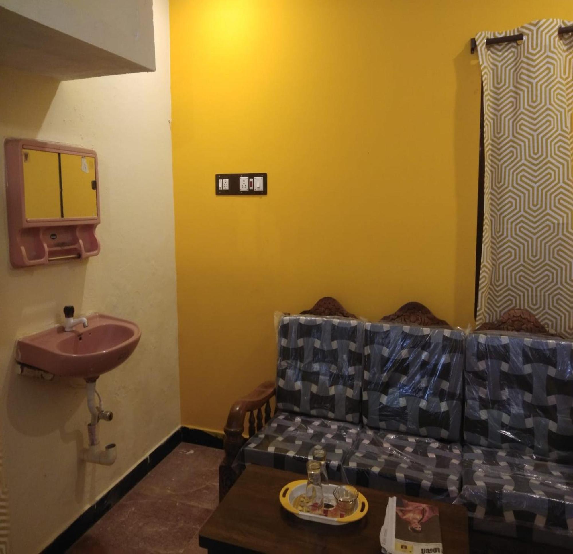 Nks Homestay 蓬蒂切里 外观 照片